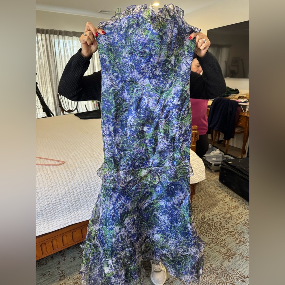 Carolina Herrera Blue and Green Floral Dress - Picture 4 of 6